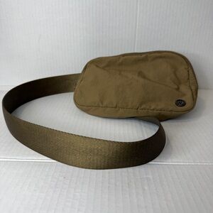 lululemon athletica Tan Khaki Crossbody Bag Fanny pack GUC